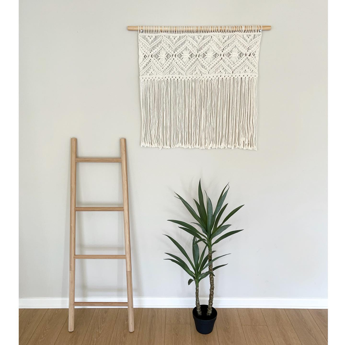 Ari Wall Hanger